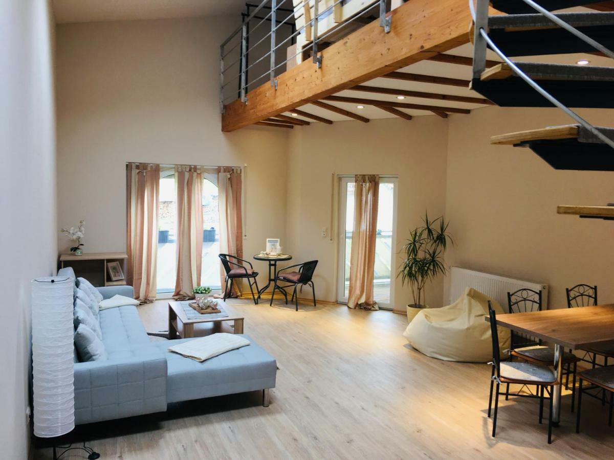 Ferienwohnung Am Nuerburgring/Wintersport Arft Acht エクステリア 写真