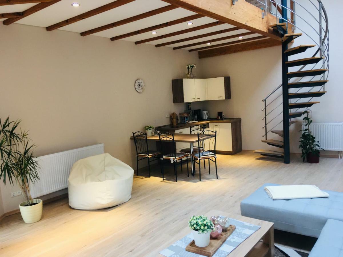 Ferienwohnung Am Nuerburgring/Wintersport Arft Acht エクステリア 写真