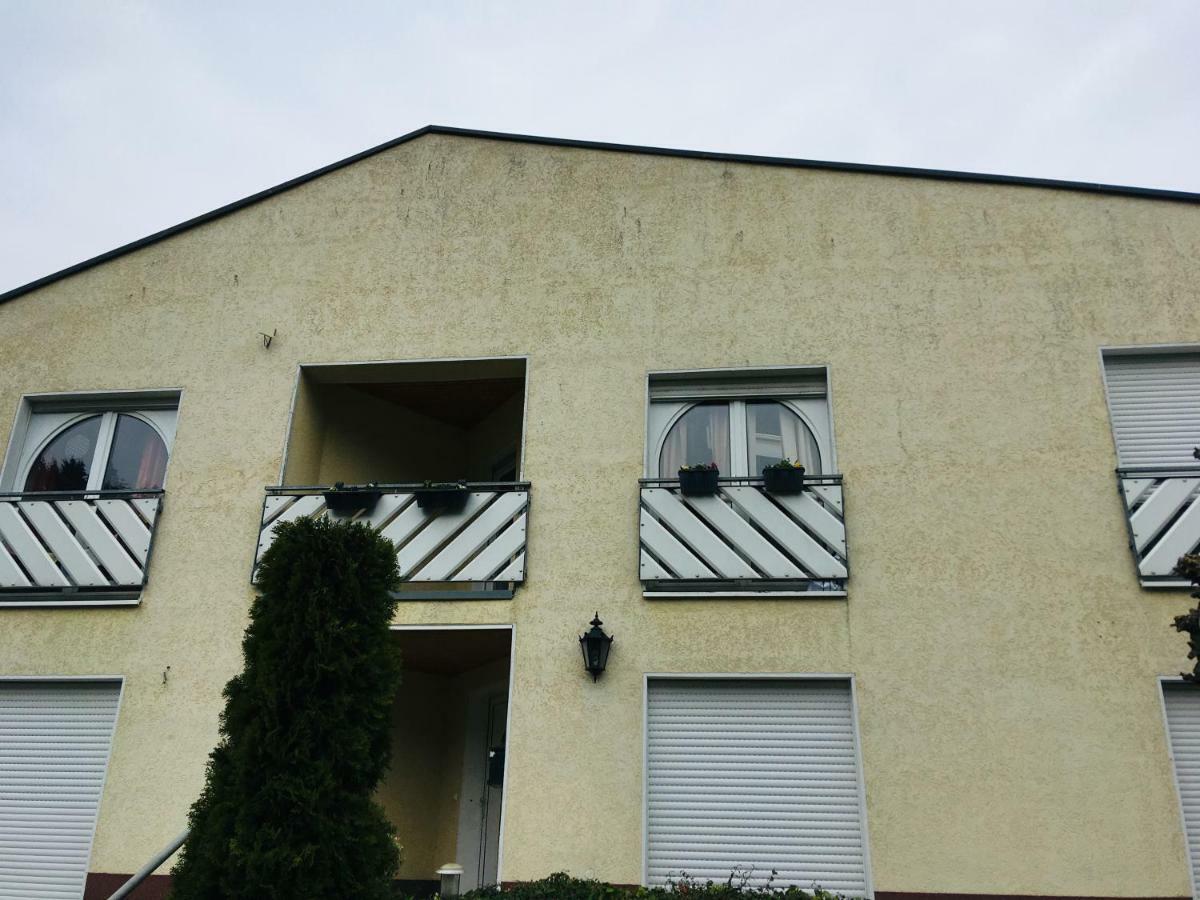 Ferienwohnung Am Nuerburgring/Wintersport Arft Acht エクステリア 写真